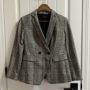 Ann Taylor Chic Blazer size 2 Petite